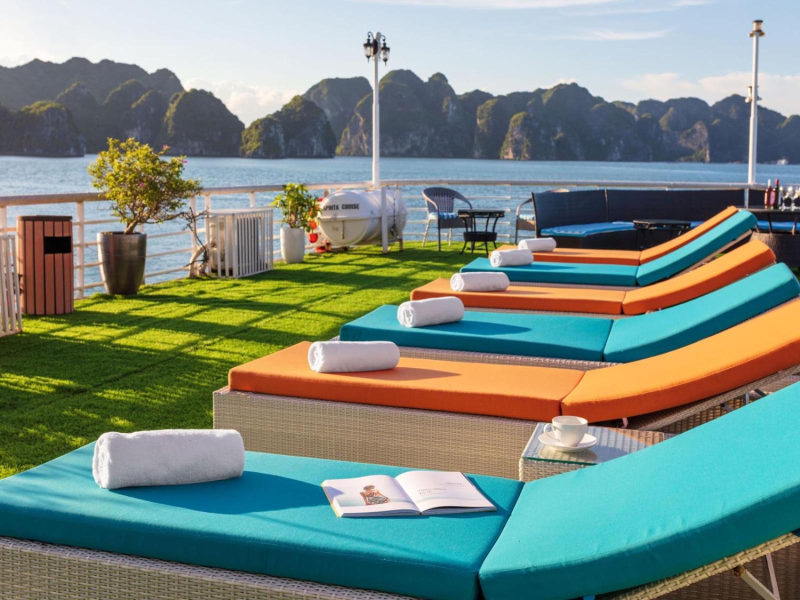 Lotus Boutique Cruise Hotel Ha Long Exterior photo