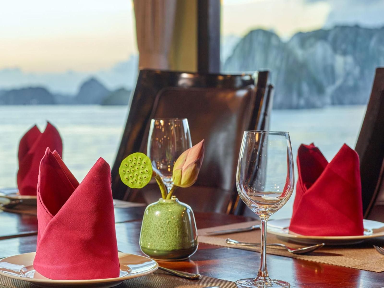 Lotus Boutique Cruise Hotel Ha Long Exterior photo