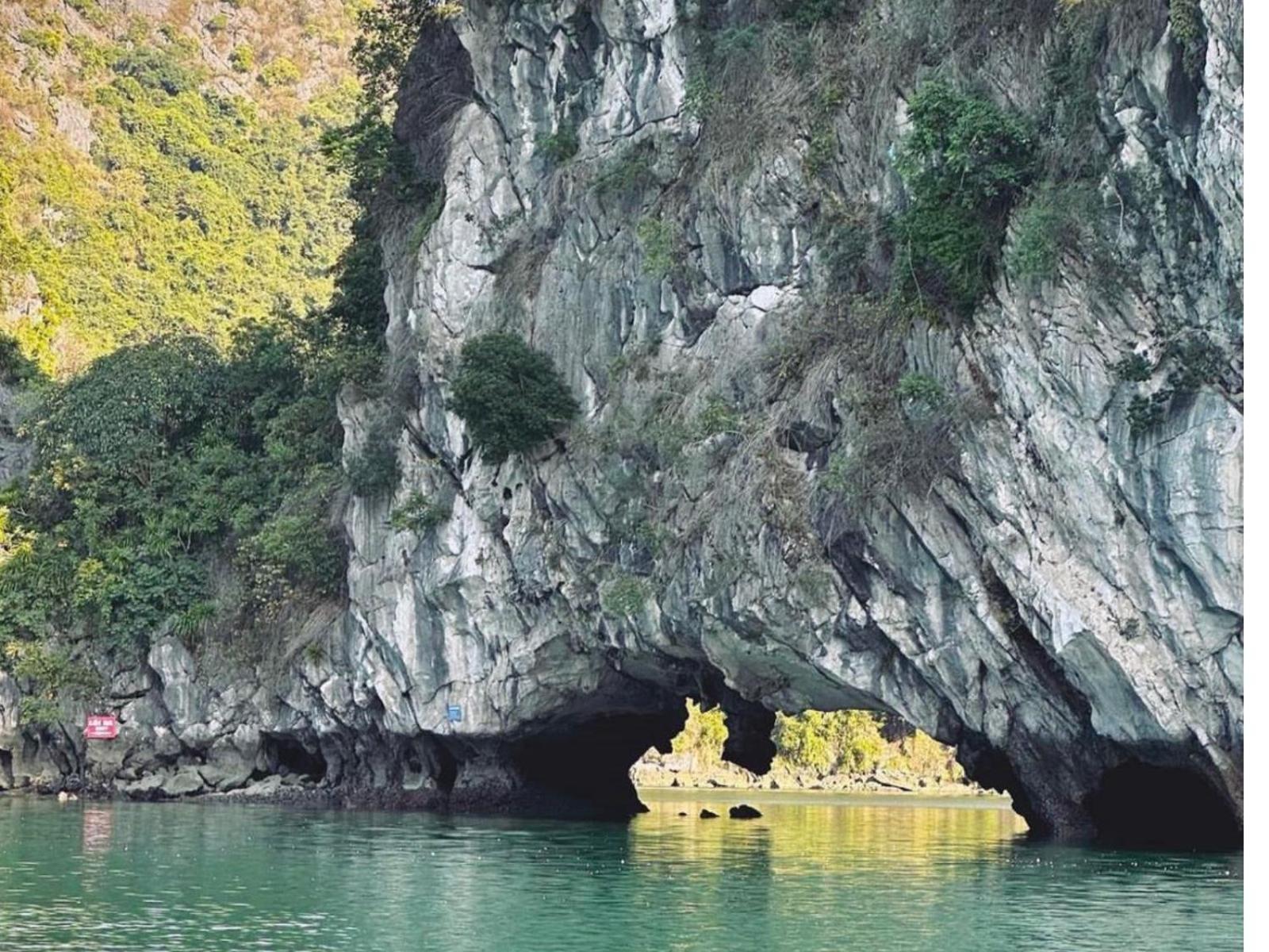 Lotus Boutique Cruise Hotel Ha Long Exterior photo