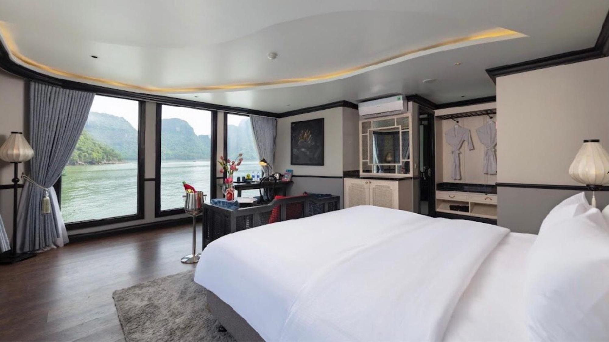 Lotus Boutique Cruise Hotel Ha Long Exterior photo