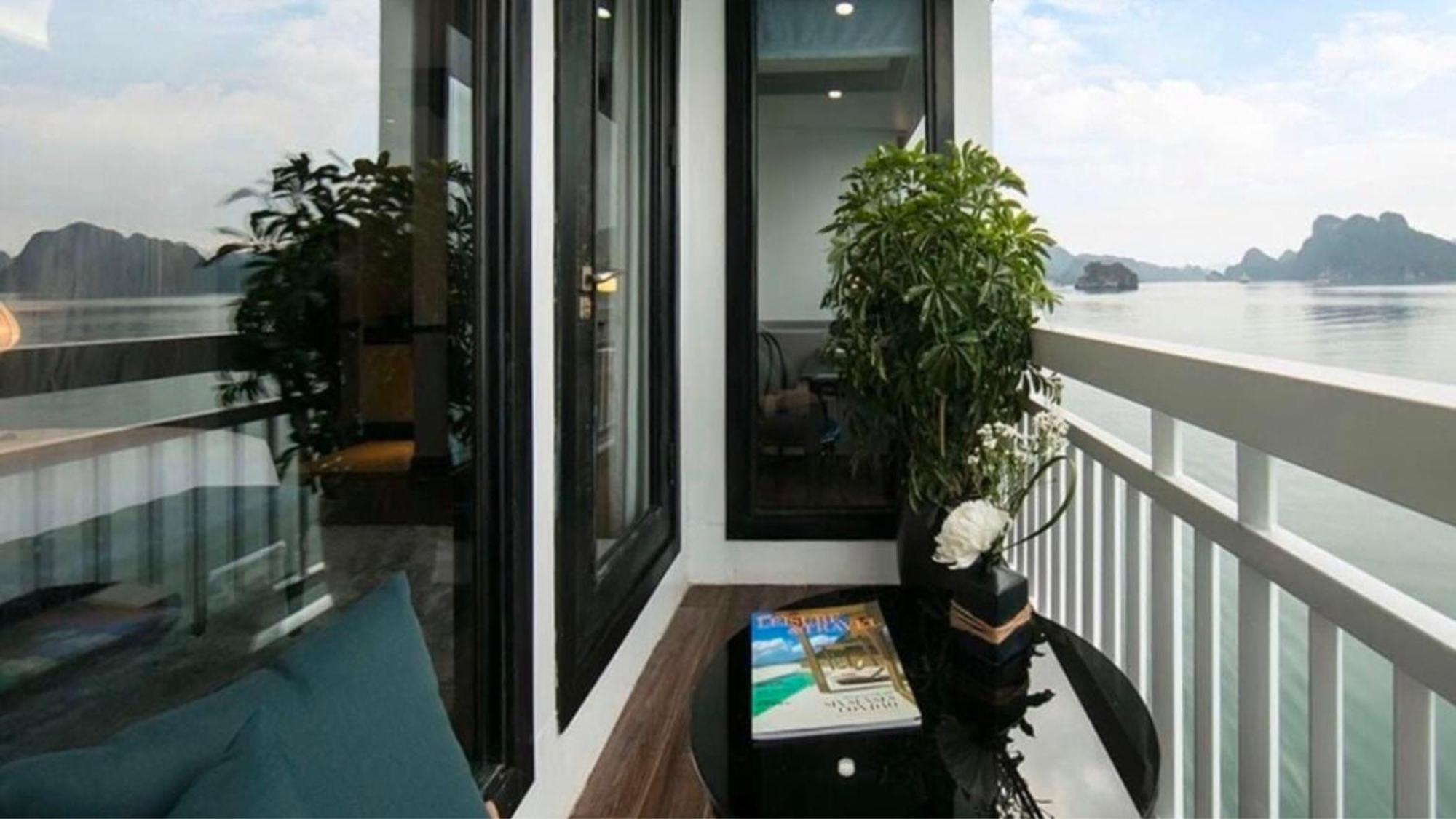 Lotus Boutique Cruise Hotel Ha Long Exterior photo