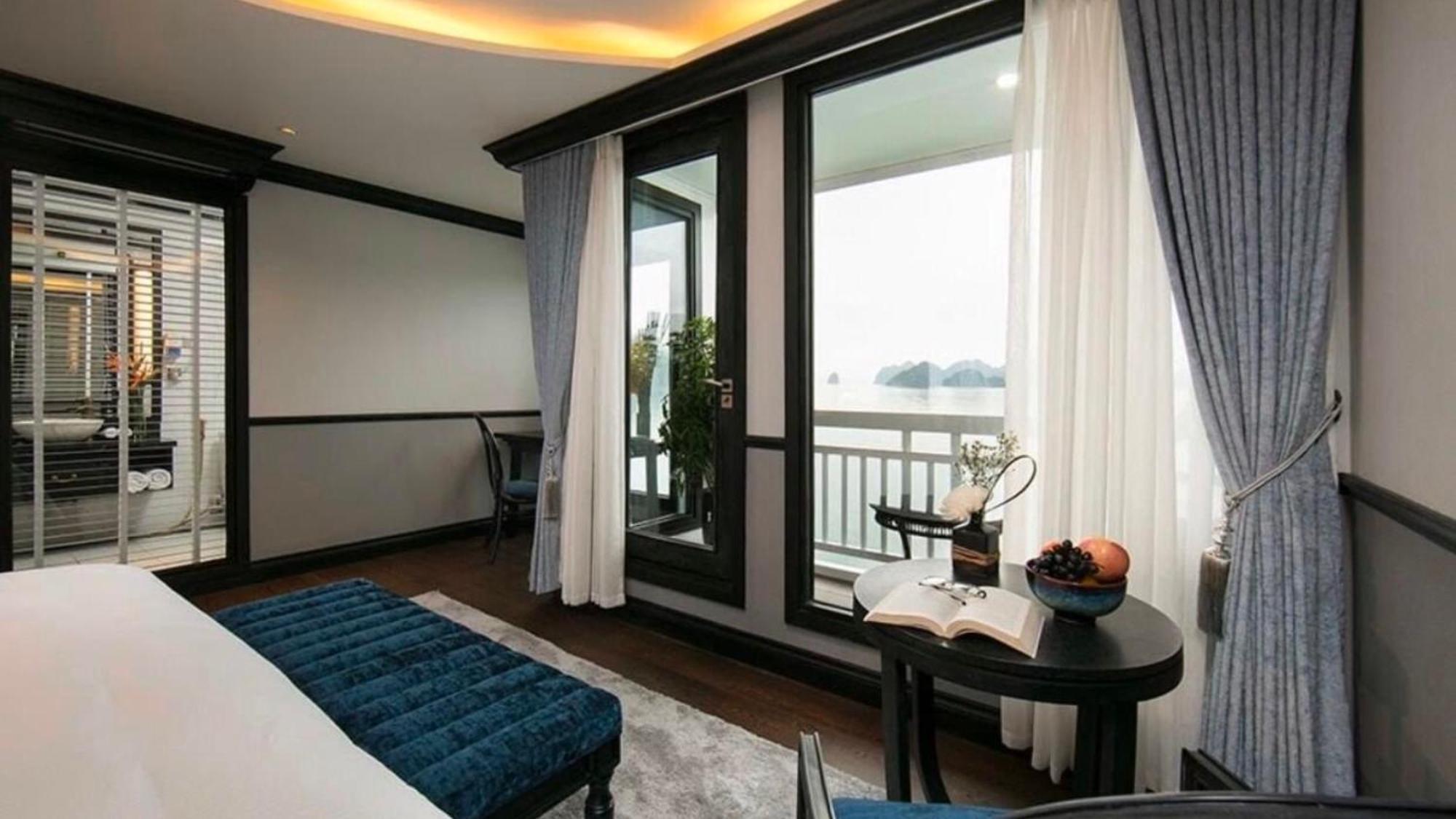 Lotus Boutique Cruise Hotel Ha Long Exterior photo