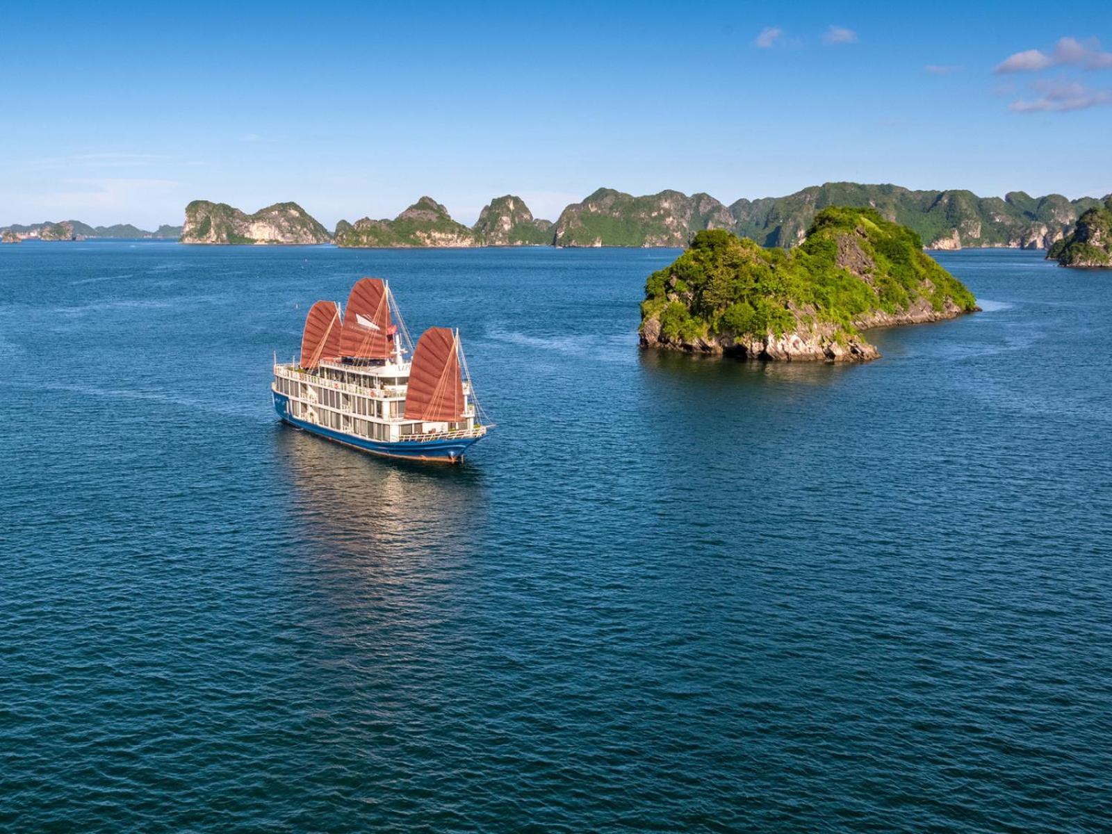 Lotus Boutique Cruise Hotel Ha Long Exterior photo